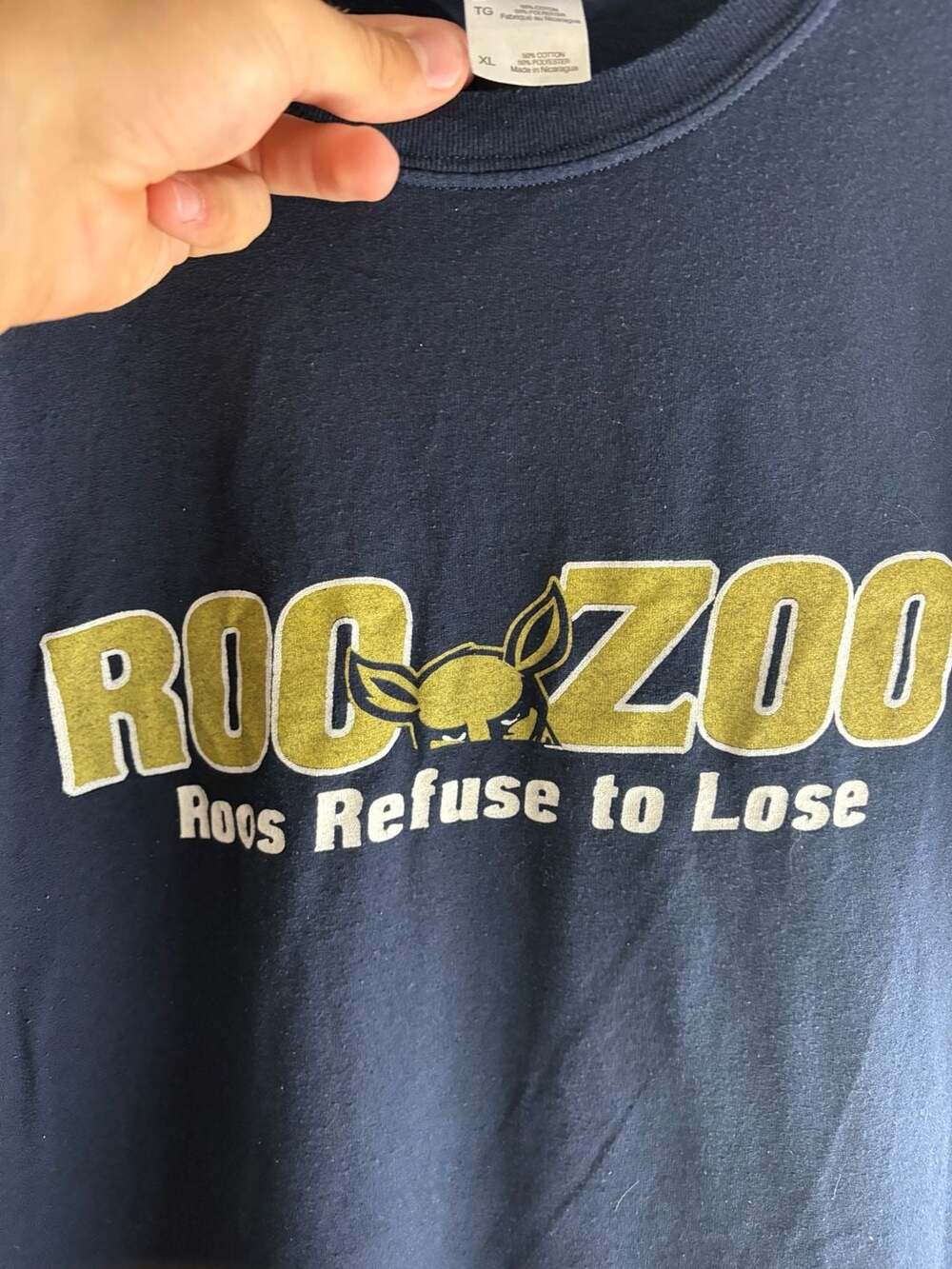 Super crazy Vintage Gildan Ultra Blend Akron Football Roc Zoo T-Shirt XL Navy Bl - Picture 4 of 5
